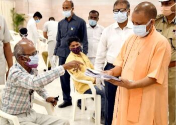 जनता दर्शन के दौरान पुलिस की कार्यप्रणाली पर सीएम योगी आदित्यनाथ ने जताई नाराजगी