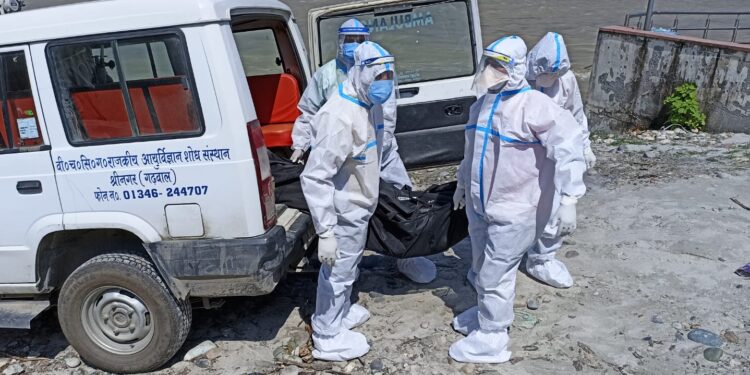 श्रीकोट, श्रीनगर सरकारी अस्पताल में कोरोना संक्रमित की मौत, SDRF ने किया अंतिम संस्कार