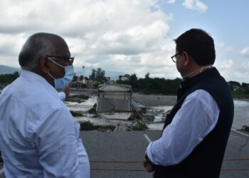 मुख्यमंत्री श्री पुष्कर सिंह धामी ने पिछले दिनों नदी के अधिक बहाव से क्षतिग्रस्त हुए रानी पोखरी पुल स्थलीय निरीक्षण कियामुख्यमंत्री श्री पुष्कर सिंह धामी ने पिछले दिनों नदी के अधिक बहाव से क्षतिग्रस्त हुए रानी पोखरी पुल स्थलीय निरीक्षण किया