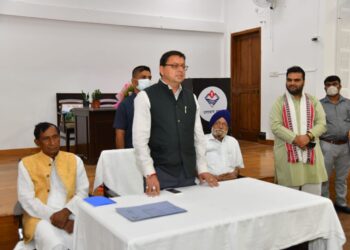 मुख्यमंत्री श्री पुष्कर सिंह धामी से मुख्यमंत्री कैम्प कार्यालय में विधायक श्री हरभजन सिंह चीमा के नेतृत्व में बाजपुर के किसानों के प्रतिनिधिमण्डल ने भेंट की। उन्होंने किसानों के हित में किये जा रहे प्रयासों के लिए मुख्यमंत्री का आभार व्यक्त किया