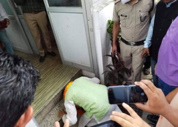 भाजपा में आए पुरोला के कांग्रेस विधायक राजकुमार के साथ सैकड़ों कार्यकर्ताओं ने प्रदेश अध्यक्ष मदन कौशिक व मुख्यमंत्री पुष्कर सिंह धामी की मौजूदगी में भाजपा की सदस्यता ग्रहण की