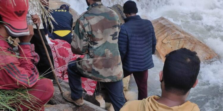 मोरी, उत्तरकाशी मे SDRF ने सर्चिंग कर एक व्यक्ति का शव किया बरामद