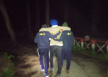 घाघरिया, चमोली मे युवक का स्वास्थ्य खराब होने पर SDRF टीम ने रेस्क्यू कर युवक को सुरक्षित पहुंचाया अस्पताल।