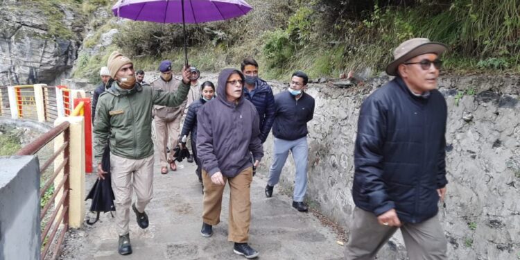 प्र. उप राजस्व आयुक्त राजस्व परिषद श्री देवानंद ने जानकारी दी कि बुधवार को बीजापुर अतिथि गृह के सभागार कक्ष में भू-कानून में संशोधन हेतु गठित समिति की बैठक आयोजित की गई।