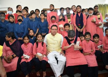 मुख्यमंत्री पुष्कर सिंह धामी ने तिलक रोड स्थित बाल वनिता आश्रम में जाकर बच्चों के साथ अपना जन्म दिवस मनाया। इस अवसर पर मुख्यमंत्री ने वृक्षारोपण किया एवं बच्चों को मिष्ठान वितरण किया