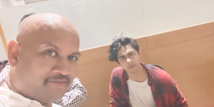 शाहरुख खान का बेटा आर्यन से एनसीबी की पूंछतांछ जारी