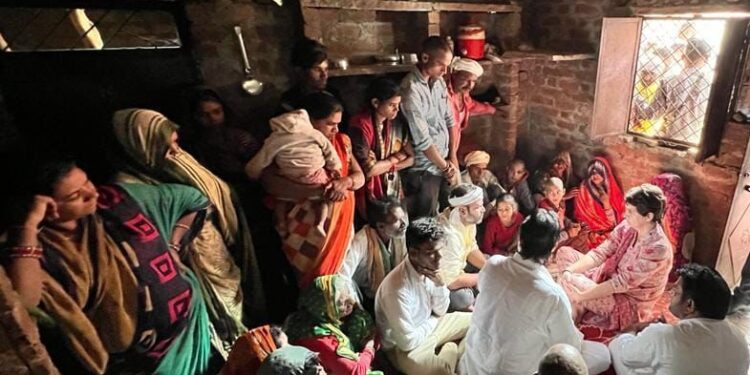 कांग्रेस महासचिव प्रियंका गांधी पहुंची ललितपुर। जल्द ही पीड़ित किसान परिवारों से मिलने जाएँगी प्रियंका गांधी