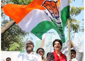 बाराबंकी के हरख बाजार से महासचिव श्रीमती प्रियंका गांधी वाड्रा ने रवाना की प्रतिज्ञा यात्रा