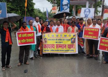 अखिल भारतीय कायस्थ महासभा गाजीपुर ने कायस्थ समाज के प्रति राजनीतिक दलों द्वारा किए जा रहे उपेक्षात्मक रवैये के विरोध में कायस्थ सम्मान यात्रा निकाली गई