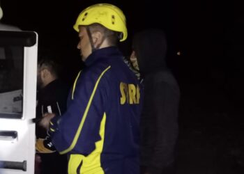 पौड़ी:- श्रीनगर, कीर्तिनगर श्रीयंत्र टापू पर मध्यरात्रि मे SDRF ने किया सकुशल रेस्क्यू