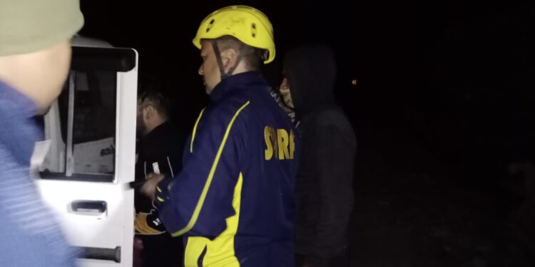 पौड़ी:- श्रीनगर, कीर्तिनगर श्रीयंत्र टापू पर मध्यरात्रि मे SDRF ने किया सकुशल रेस्क्यू