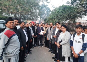 केंद्रीय कानून मंत्री किरण रिजिजू ने मिनी मैराथन को दिखाई हरी झंडी, खुद भी लगाई दौड़