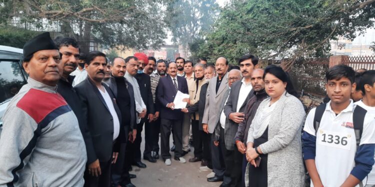 केंद्रीय कानून मंत्री किरण रिजिजू ने मिनी मैराथन को दिखाई हरी झंडी, खुद भी लगाई दौड़