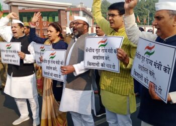 गृह राज्य मंत्री अजय मिश्र टेनी की बर्खास्तगी की मांग को लेकर कांग्रेस विधायकों का विधानसभा मार्च