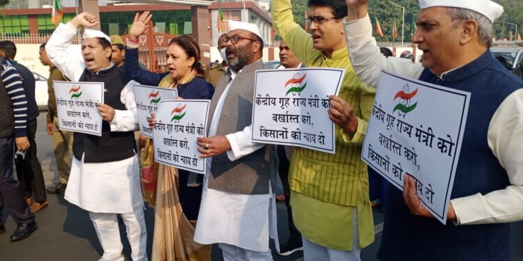 गृह राज्य मंत्री अजय मिश्र टेनी की बर्खास्तगी की मांग को लेकर कांग्रेस विधायकों का विधानसभा मार्च