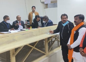 अखिलेश यादव के खिलाफ केंद्रीय कानून राज्यमंत्री एस पी सिंह बघेल ने ताल ठोकी