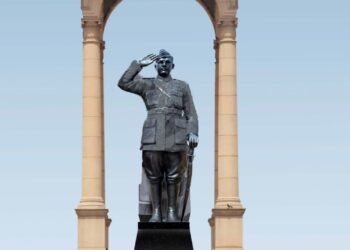 प्रधानमंत्री श्री नरेन्द्र मोदी ने कहा कि इंडिया गेट पर नेताजी सुभाष चंद्र बोस की भव्य प्रतिमा स्थापित की जाएगी