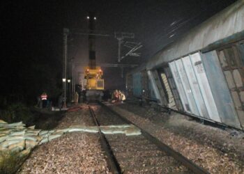 मालगाड़ी पलटने से कई ट्रेनें हुई प्रभावित