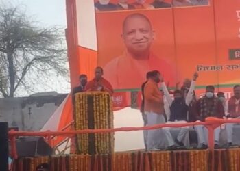 आगरा पहुंचे सीएम योगी ने सपा-बसपा को बताया अवसरवादी