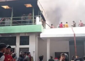 आगरा में विरोला शू फैक्ट्री में लगी आग