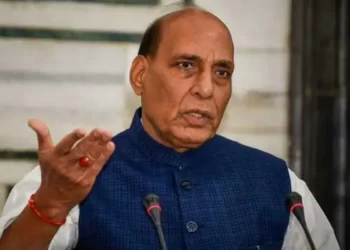 आगरा पहुंचे रक्षामंत्री राजनाथ सिंह ने कांग्रेस,सपा और बसपा पर साधा निशाना योगीराज में गुण्डे जेल में