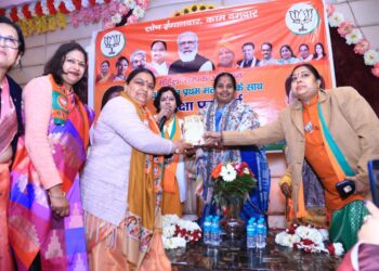 भाजपा महिला मोर्चा की राष्ट्रीय अध्यक्ष वनाथी श्रीनिवासन ने प्रथम मतदाताओं के साथ की सुरक्षा पर चर्चा