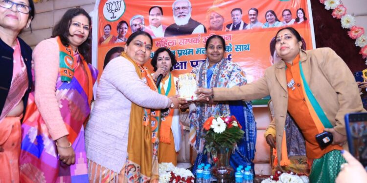 भाजपा महिला मोर्चा की राष्ट्रीय अध्यक्ष वनाथी श्रीनिवासन ने प्रथम मतदाताओं के साथ की सुरक्षा पर चर्चा