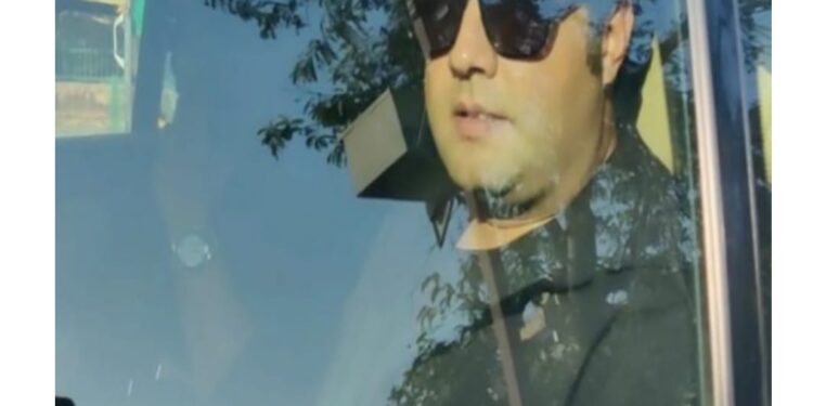 फिल्म निर्माता लव रंजन ने गर्लफ्रेण्ड अलीशा से विवाह के लिये आगरा को चुना रविवार को होटल परिसर में फेरों की रस्में, सोमवार को विदाई