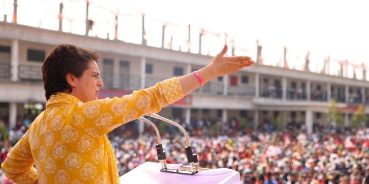मोदी-योगी सिर्फ उद्योगपति मित्रों के लिए काम कर रहे- प्रियंका गांधी