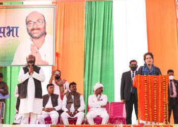 बीजेपी को परिवारवाद से नहीं, मेरे परिवार से परहेज क्योंकि हम झुकते नहीं- प्रियंका गांधी