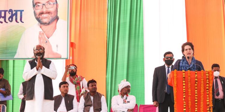 बीजेपी को परिवारवाद से नहीं, मेरे परिवार से परहेज क्योंकि हम झुकते नहीं- प्रियंका गांधी