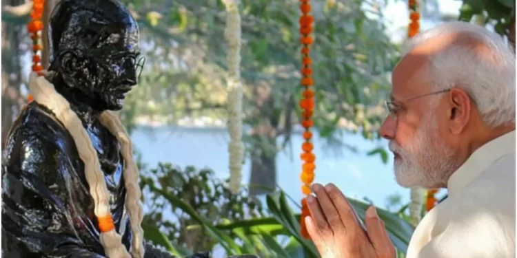 प्रधानमंत्री ने महात्मा गांधी और दांडी के लिए मार्च करने वाले सभी महान लोगों को श्रद्धांजलि दी