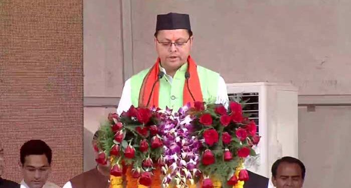 धामी ने ली पद और गोपनीयता की शपथ – फिर बने देवभूमि उत्तराँचल के मुख्यमंत्री
