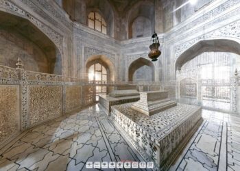 आगरा के ताजमहल में शाहजहां के उर्स के दूसरे दिन हुई संदल की रस्म नि:शुल्क ताजमहल देखने वालों का उमड़ा हुजूम