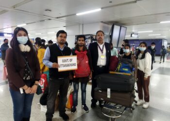 चार छात्र स्वदेश लौटे