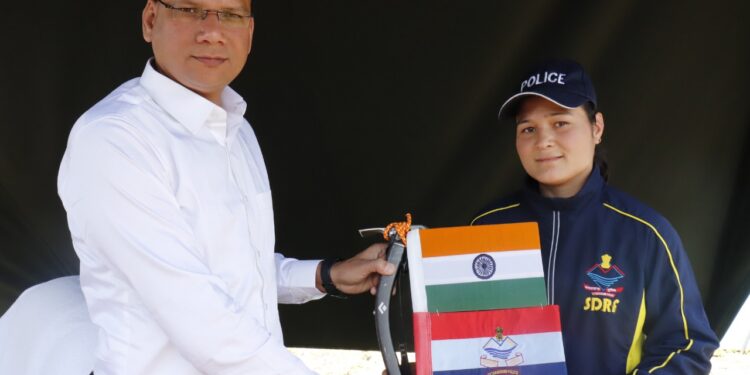 ‘अंतर्राष्ट्रीय महिला दिवस” पर SDRF उत्तराखंड पुलिस की महिला आरक्षी प्रीति मल्ल ने साउथ अफ्रीका की सबसे ऊंची चोटी माउंट क्लीमेंजारो को किया फतह।