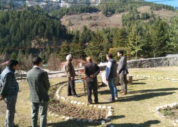 मुख्य सचिव डॉ.एस.एस. संधु ने शनिवार को जनपद उत्तरकाशी के विकास खण्ड भटवाड़ी के ग्राम रैथल एवं हर्षिल का स्थलीय निरीक्षण किया