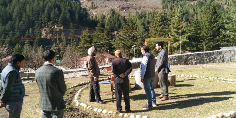 मुख्य सचिव डॉ.एस.एस. संधु ने शनिवार को जनपद उत्तरकाशी के विकास खण्ड भटवाड़ी के ग्राम रैथल एवं हर्षिल का स्थलीय निरीक्षण किया