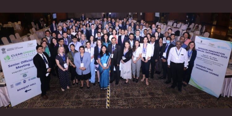 कार्बन उत्सर्जन में कमी लाये स्टील उद्योग