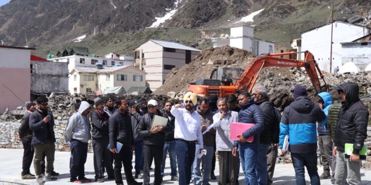 एक दिवसीय जनपद भ्रमण पर पहुंचे मुख्य सचिव डाॅ. एस.एस. संधु