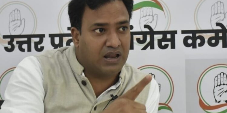 महागठबंधन के सहयोगियों का भाजपा नेताओं से मिलना, अखिलेश की नेतृत्व क्षमता पर सवाल उठाता है- शाहनवाज़ आलम