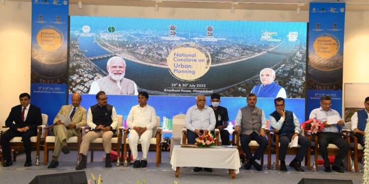 प्रधानमंत्री ने गांधीनगर स्थित गिफ़्ट सिटी में IFSCA मुख्यालय का शिलान्यास किया,