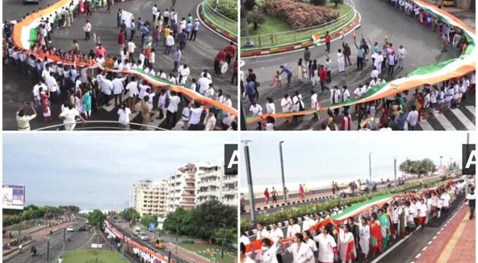 प्रधानमंत्री ने पूरे भारत में हर घर तिरंगा अभियान से जुड़ी लोगों की भावना की झलकियां साझा की