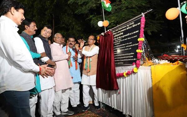 मुख्यमंत्री श्री चौहान ने इन्दौर में 6 लेन एफओबी किया लोकार्पित
