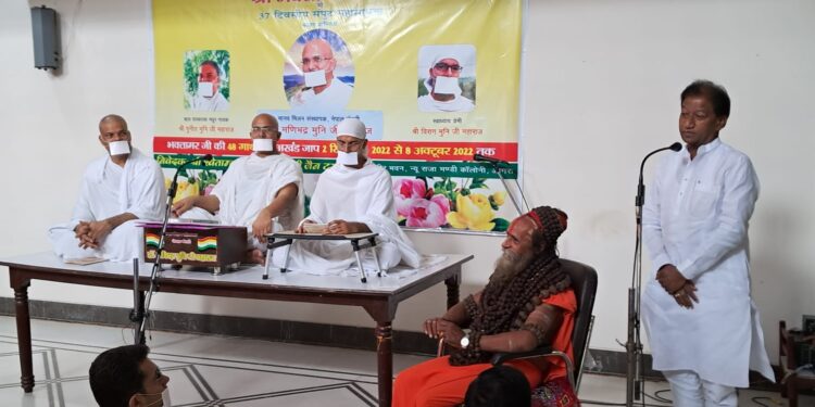 भक्तों को अमर बनाता है भक्तामर स्तोत्र