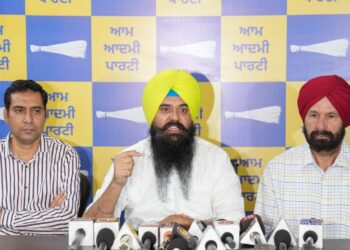 आप’ ने जनता के सामने छह महीने का प्रभावशाली रिपोर्ट कार्ड पेश किया