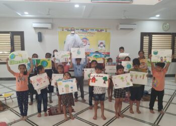 बच्चों ने अहिंसा एवम पर्यावरण विषय पर बिखेरे  रंग