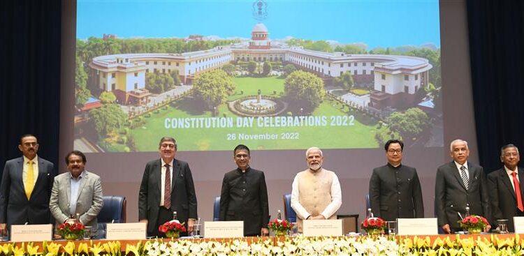 हम उन महान विभूतियों को नमन करते हैं जिन्होंने हमें हमारा संविधान दिया: प्रधानमंत्री