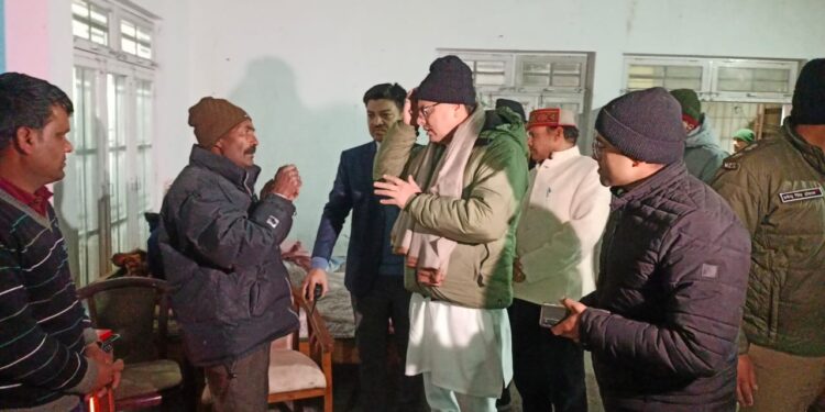 राज्य सरकार की ओर से प्रति परिवार विस्थापन हेतु अग्रिम के रूप में रू 1.00 लाख तथा सामान इत्यादि ले जाने के लिये रू 50 हजार अर्थात कुल रू 1.50 लाख धनराशि आंवटित किये जाने का शासनादेश