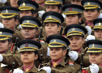 रक्षा मंत्री ने टेरीटोरियल आर्मी की महिला अधिकारियों की नियंत्रण रेखा पर तैनाती को मंजूरी दी